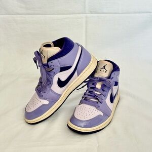 Nike Air Jordan 1 Mid SE. Sky J LT Purple/Sky J Purple
